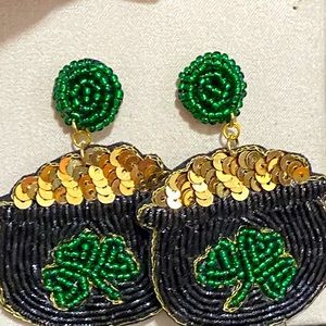 ☘️❤️St Patty’s Day Beaded Shamrock Gold Earrings